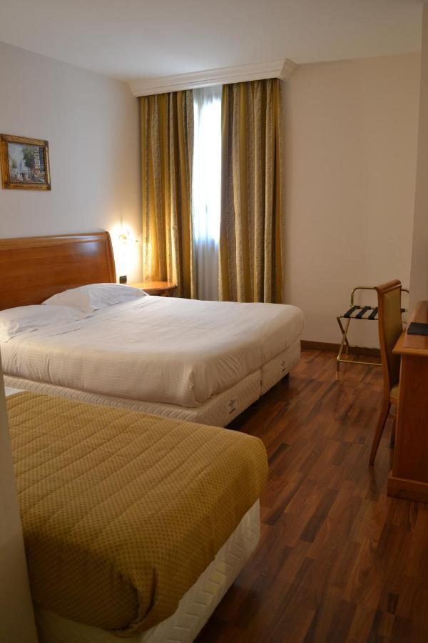 Tricolore Hotel Gaida Exterior photo