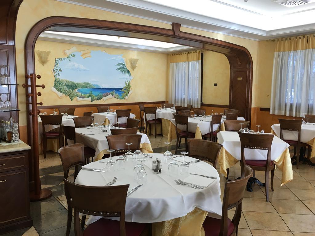 Tricolore Hotel Gaida Exterior photo