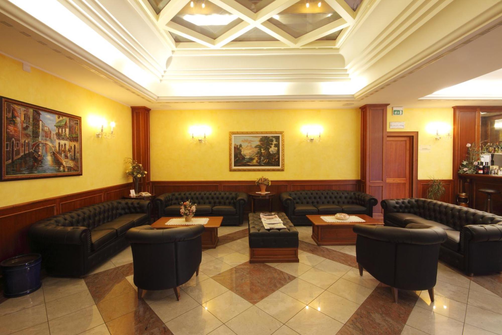 Tricolore Hotel Gaida Exterior photo