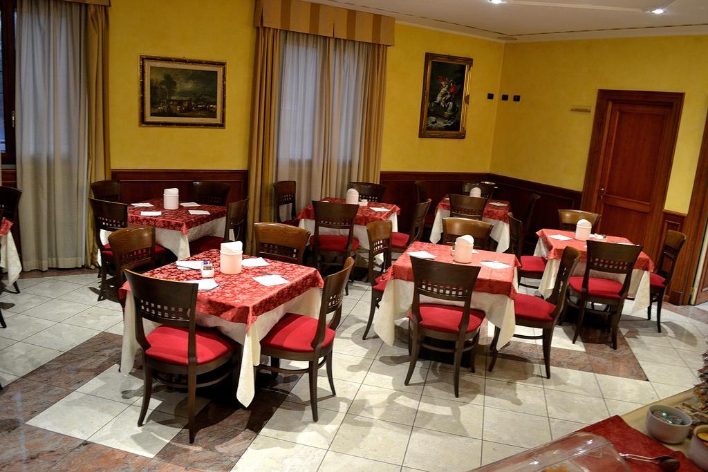 Tricolore Hotel Gaida Exterior photo